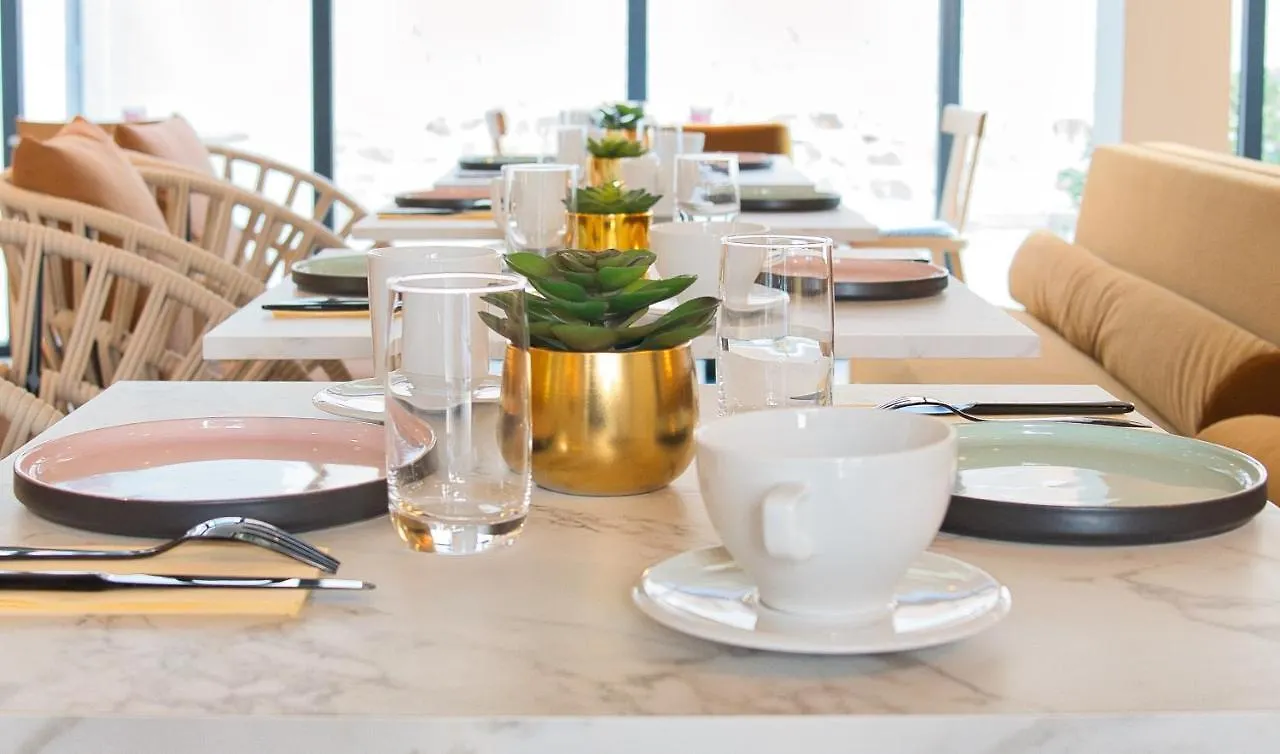 Yac Paris Clichy, A Member Of Radisson Individuals 4*