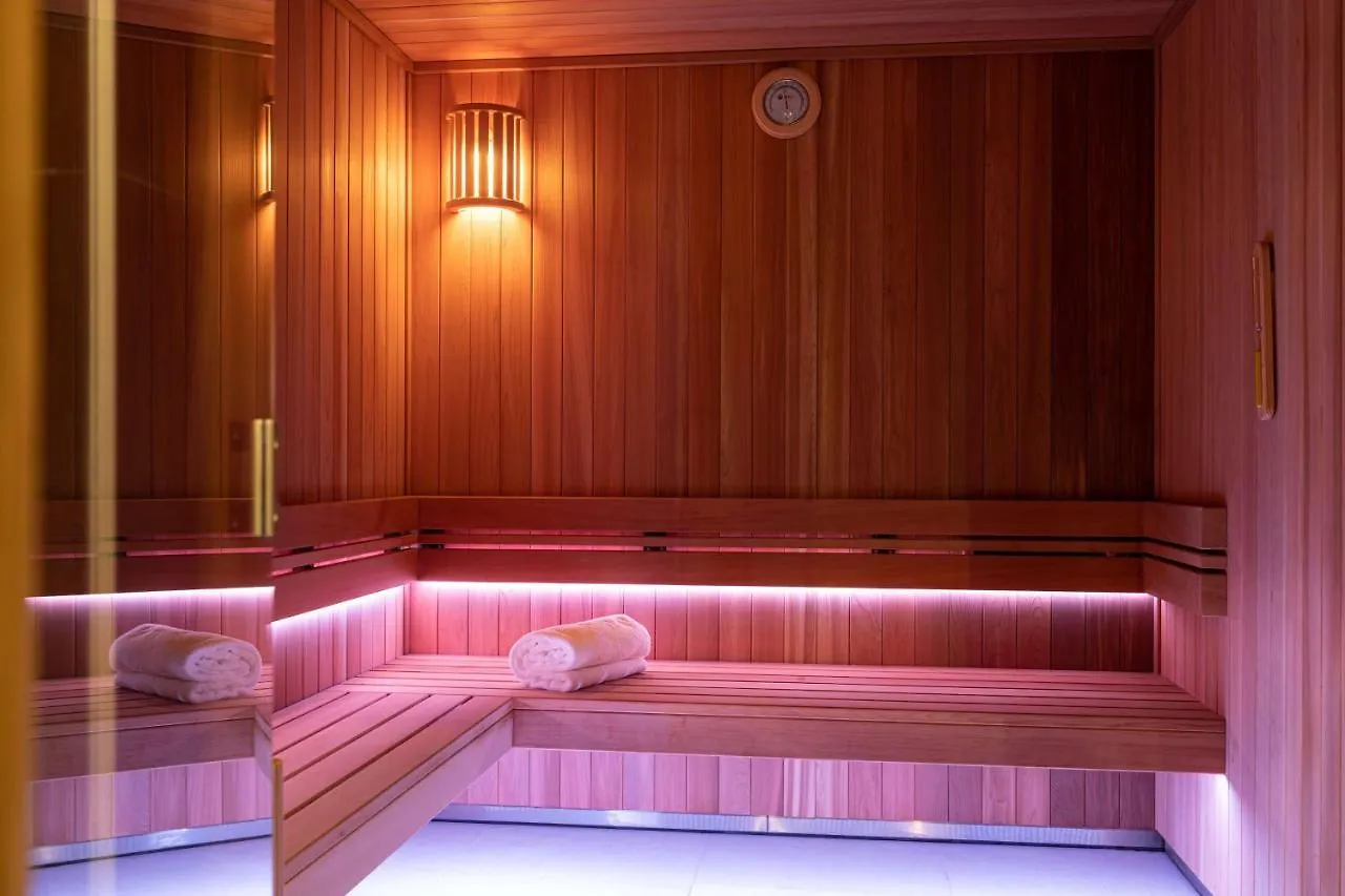 Yac Paris Clichy, A Member Of Radisson Individuals 4* Clichy