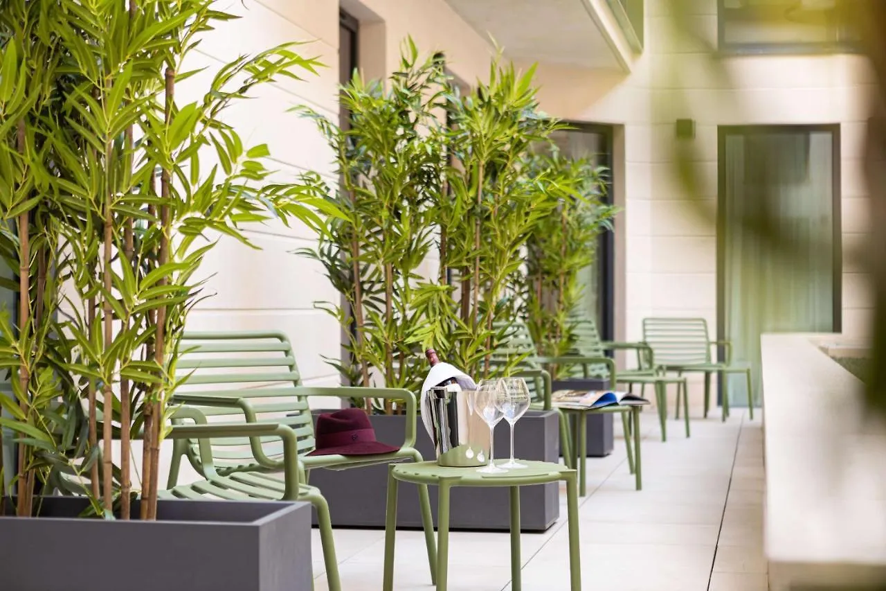 Yac Paris Clichy, A Member Of Radisson Individuals Hotel