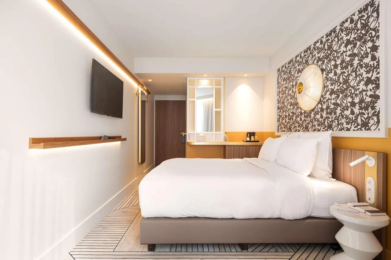 Yac Paris Clichy, A Member Of Radisson Individuals 4*