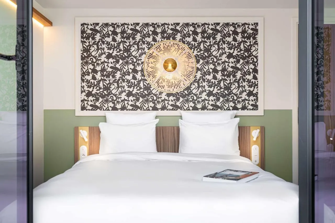 Yac Paris Clichy, A Member Of Radisson Individuals 4* Clichy