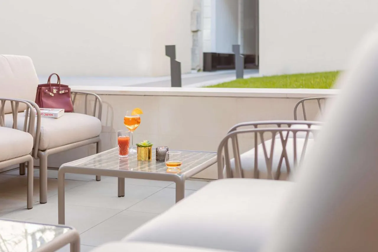 Yac Paris Clichy, A Member Of Radisson Individuals
