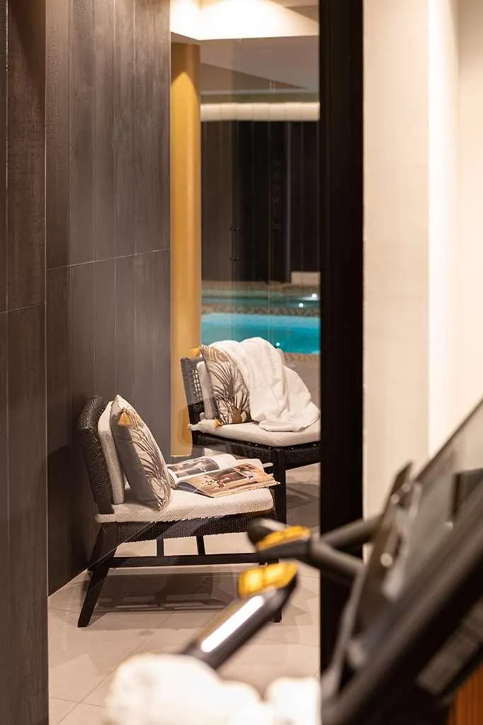 Yac Paris Clichy, A Member Of Radisson Individuals 4*