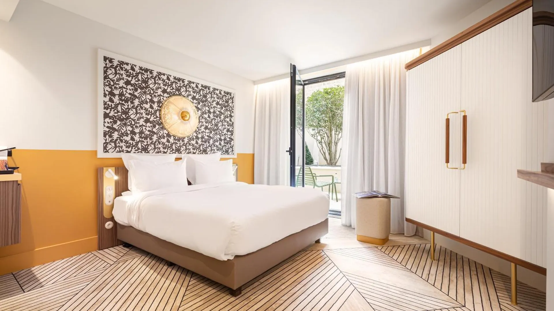 Yac Paris Clichy, A Member Of Radisson Individuals 4*