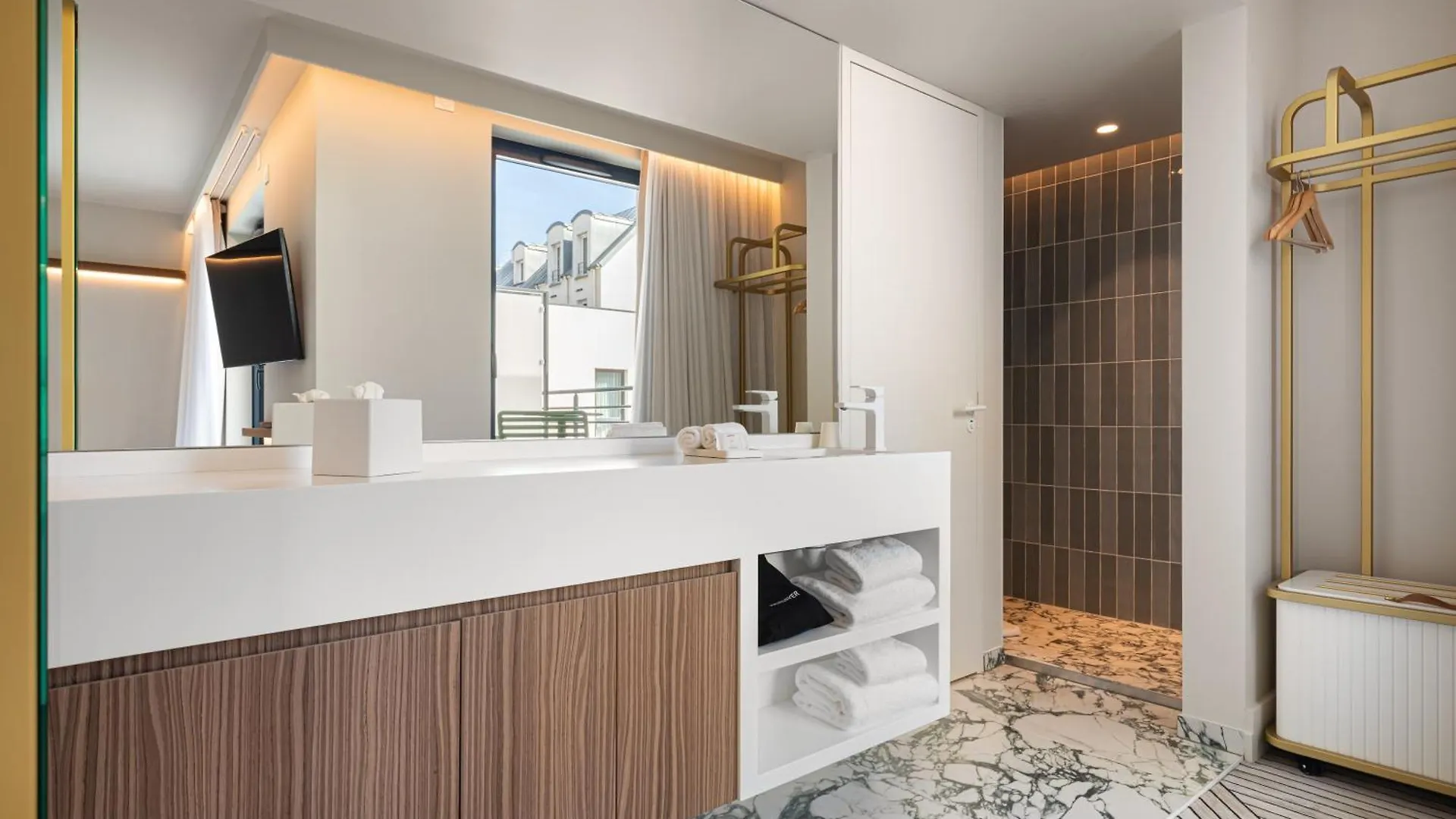 Yac Paris Clichy, A Member Of Radisson Individuals Clichy