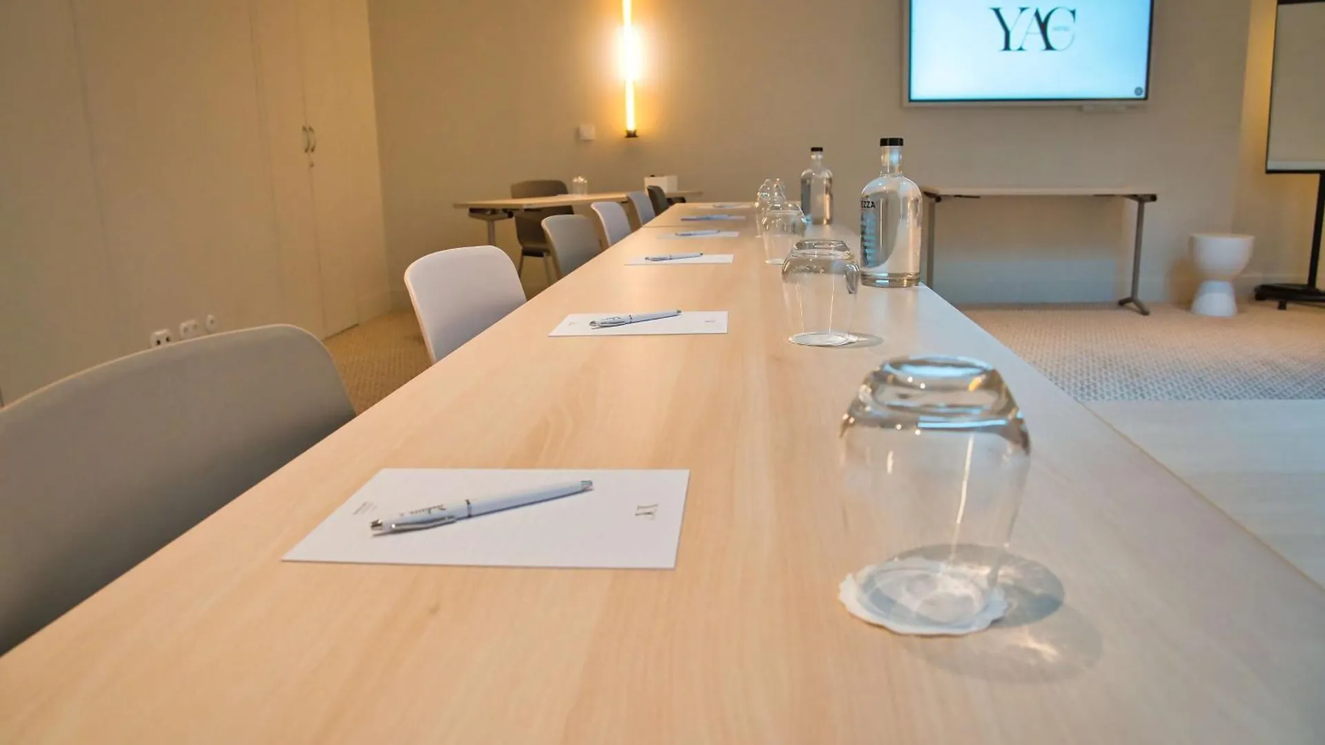 Hotel Yac Paris Clichy, A Member Of Radisson Individuals 4*