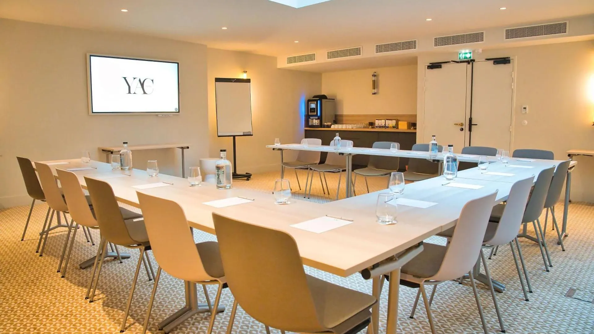 Yac Paris Clichy, A Member Of Radisson Individuals 4*