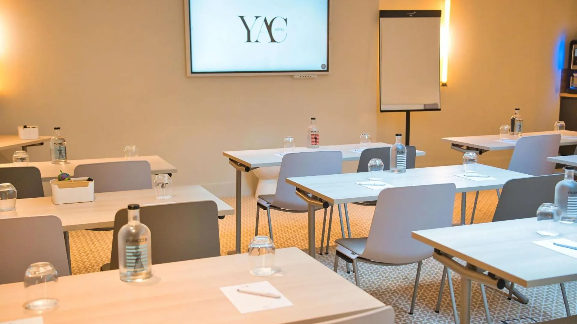 Yac Paris Clichy, A Member Of Radisson Individuals