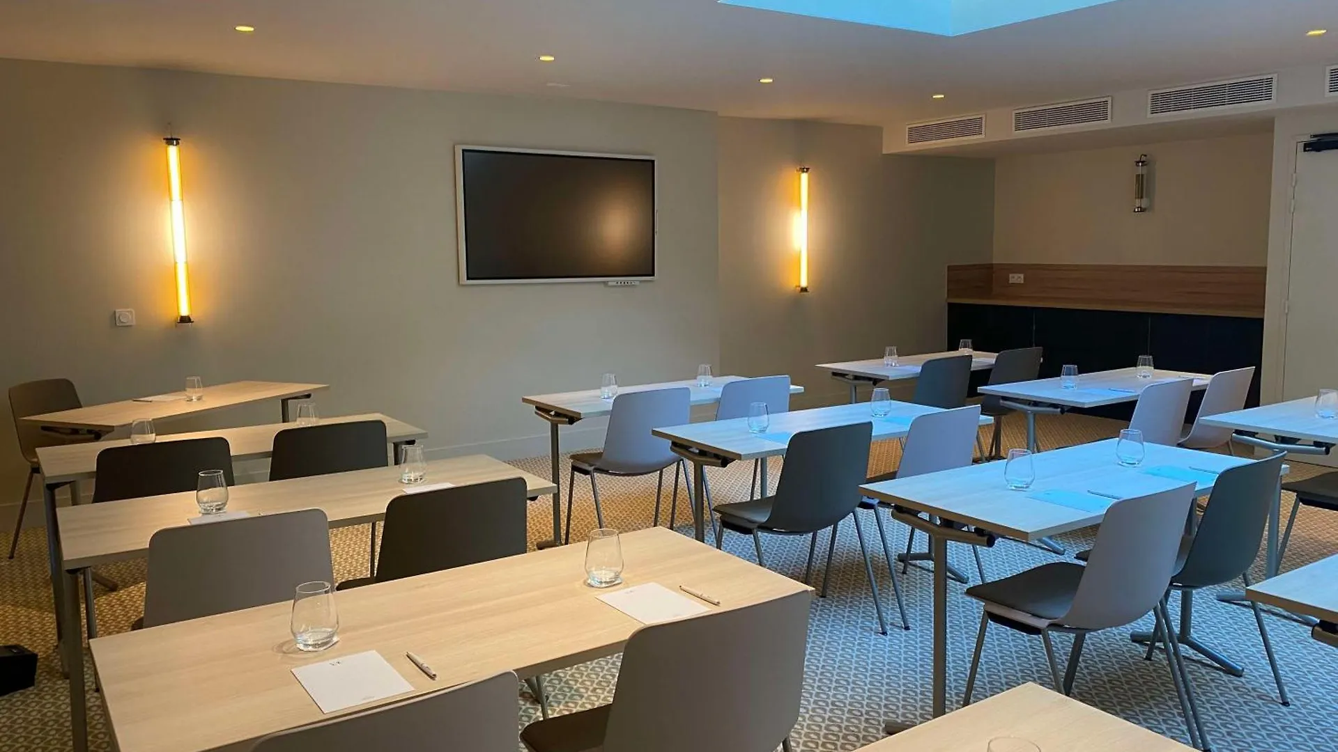 Hotel Yac Paris Clichy, A Member Of Radisson Individuals 4*