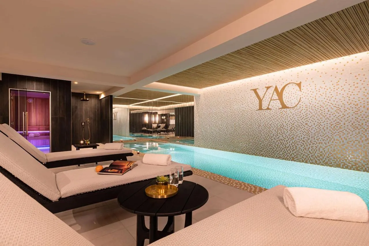 Yac Paris Clichy, A Member Of Radisson Individuals Hotel 4*