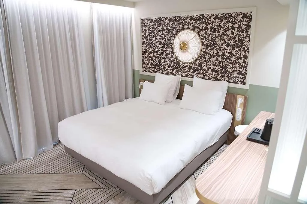Yac Paris Clichy, A Member Of Radisson Individuals Clichy